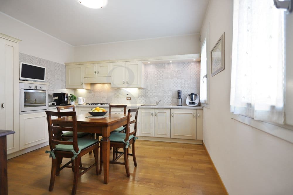 b957f2ab-edcf-412f-bf7f-57fde82c3f1e